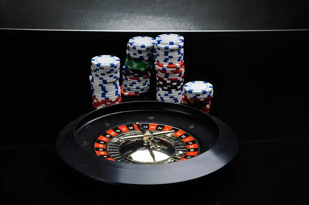Live-dealer blackjack dengan streaming video berkualitas tinggi Live-dealer blackjack di jpdewa dengan dealer profesional